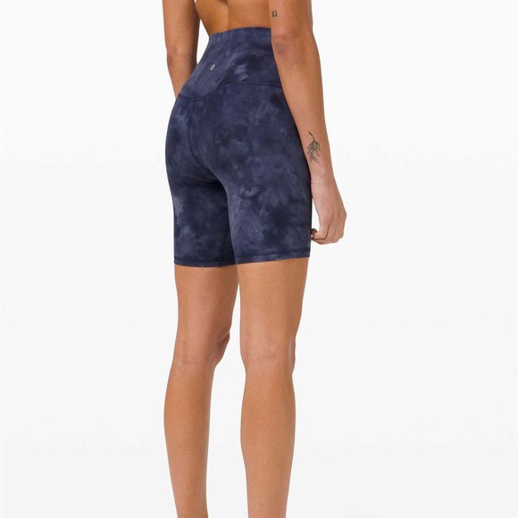 LuluLemon Wunder Train Diamond Dye 4” Shorts - Picture 2 of 6